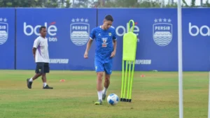 Menalo Sanjung Kualitas Mariano Peralta: Chemistry Persib Makin Solid Jelang ISL 2026/2027